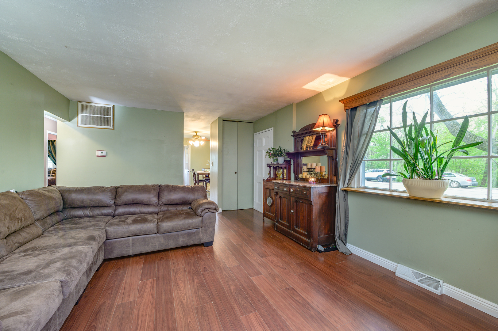 815 Town Road West Chicago, IL 60185 - Photo 7 of 18