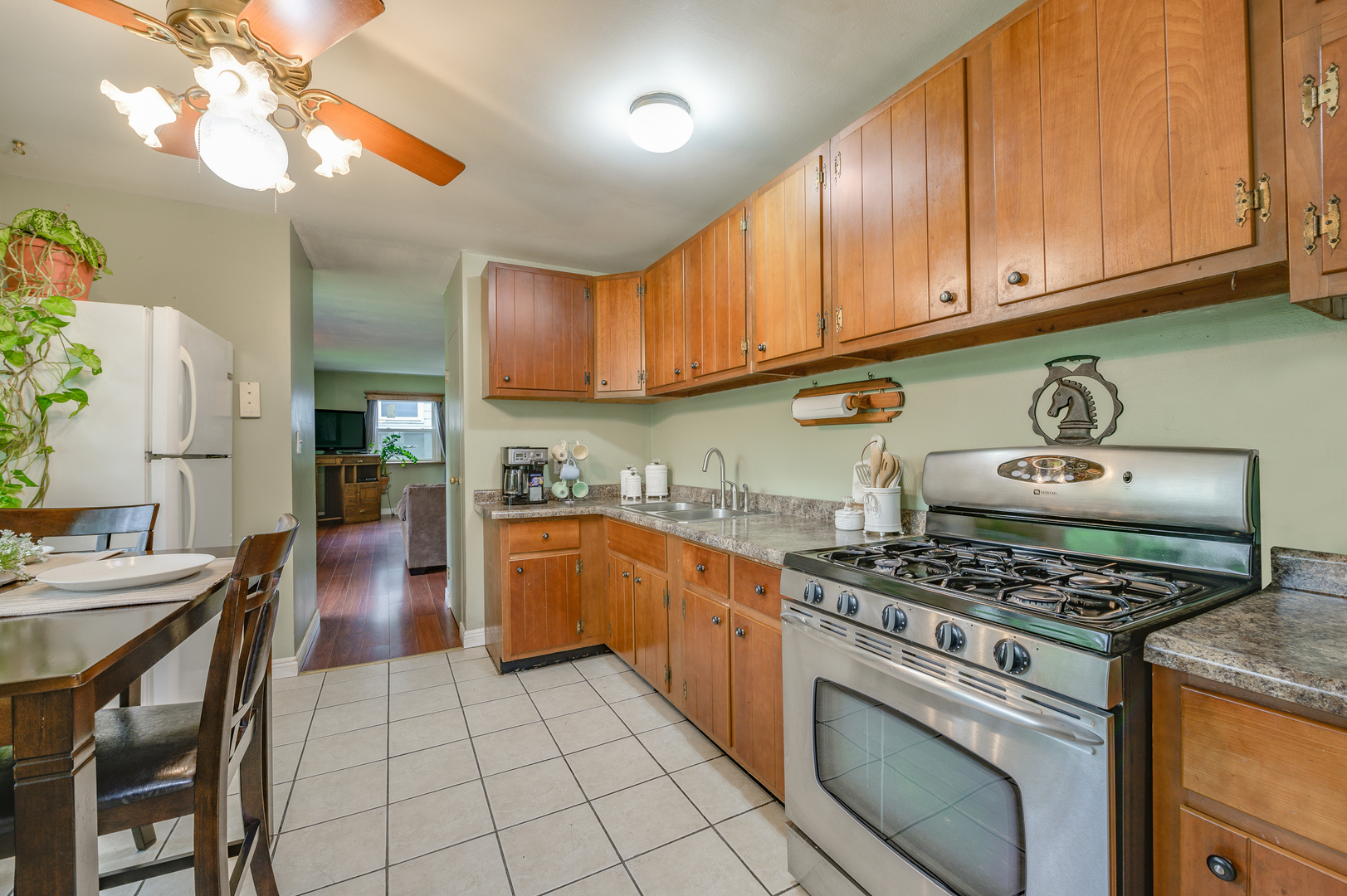 815 Town Road West Chicago, IL 60185 - Photo 9 of 18