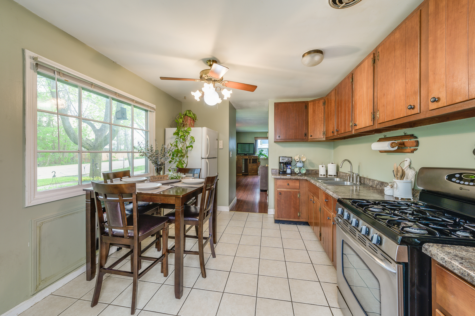 815 Town Road West Chicago, IL 60185 - Photo 10 of 18