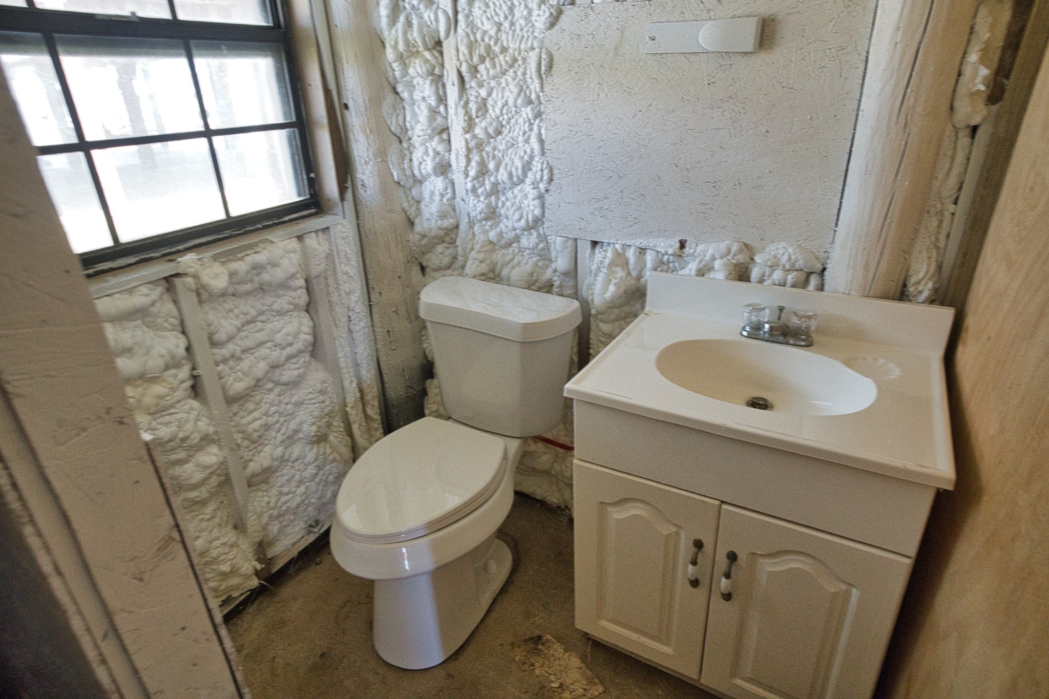 976 County Road 201 Sargent, TX 77414 - Photo 28 of 40 Downstairs half bath