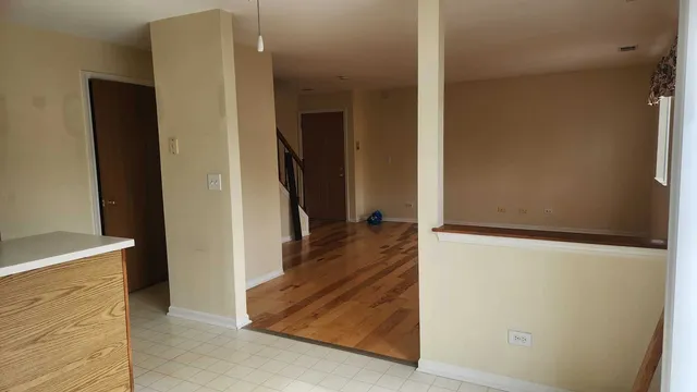 $1,700 | 1348 South Lorraine Road, Unit E, Wheaton, IL 60189