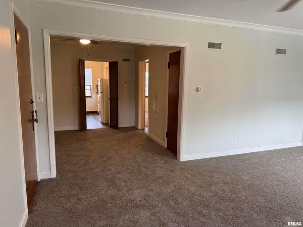 $900 | 405 West Columbia Avenue, Unit 6, Davenport, IA 52803