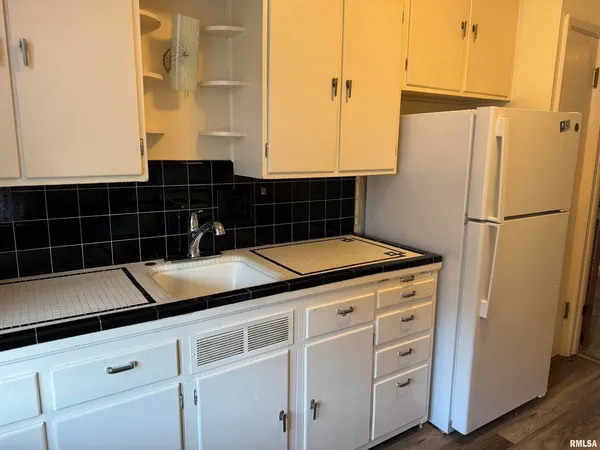 $900 | 405 West Columbia Avenue, Unit 6, Davenport, IA 52803