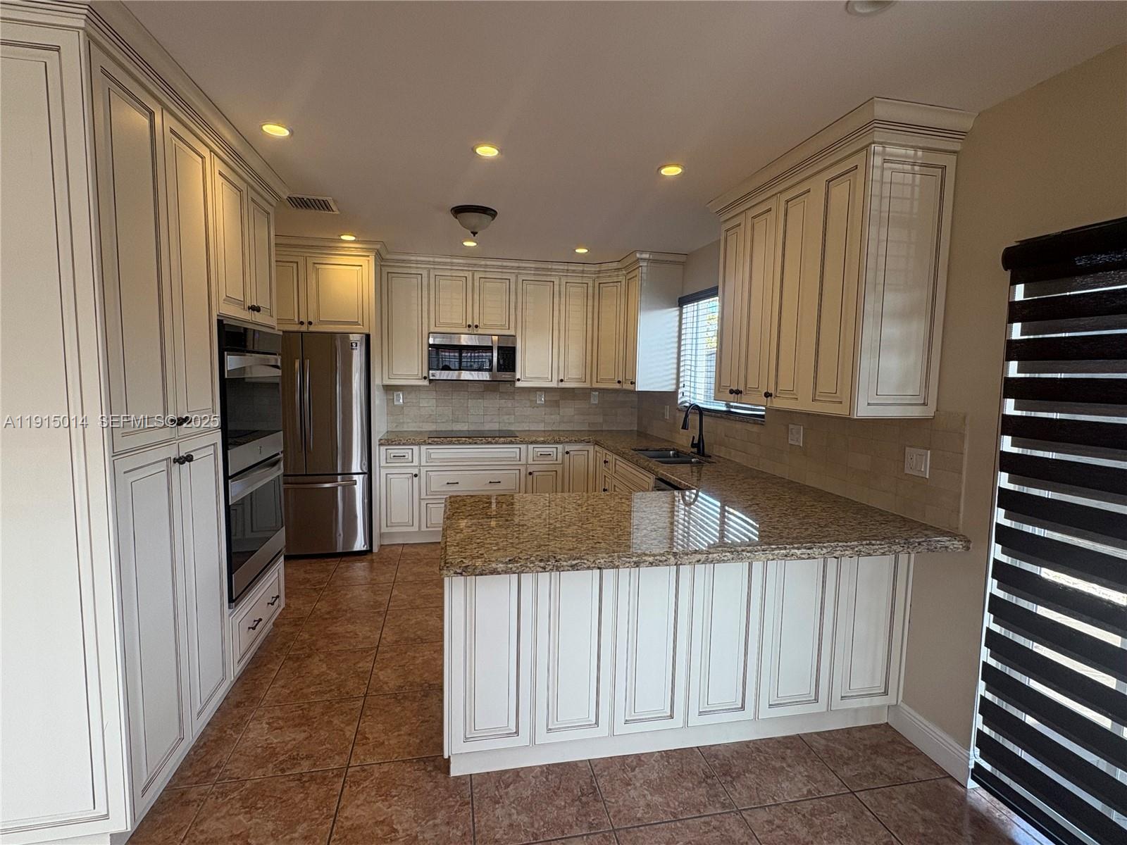 819 East 26th Street Hialeah, FL 33013 - Photo 16 of 49