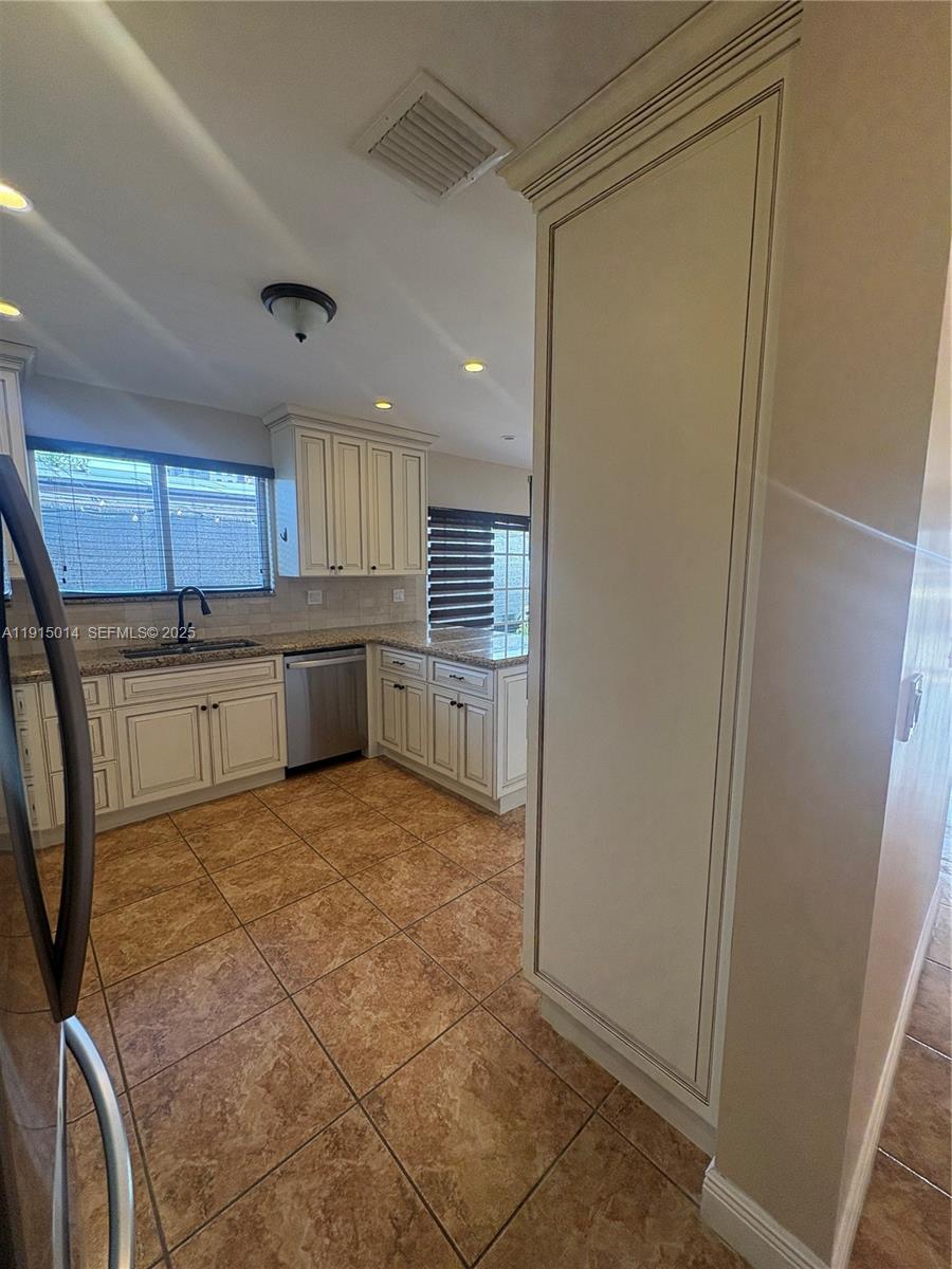 819 East 26th Street Hialeah, FL 33013 - Photo 18 of 49