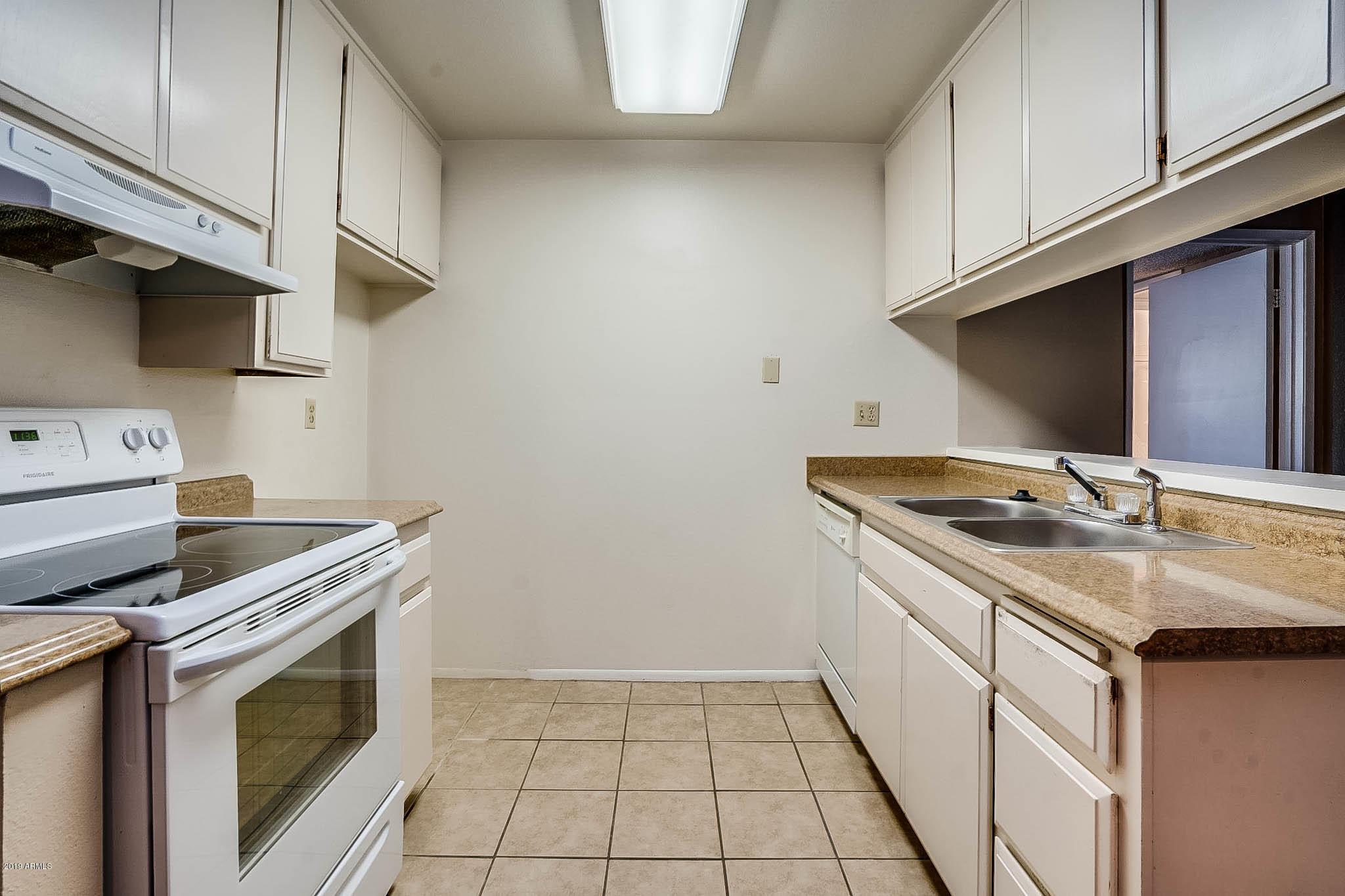 5525 East Thomas Road, Unit R12 Phoenix, AZ 85018 - Photo 3 of 14 a kitchen with a sink stove and cabinets