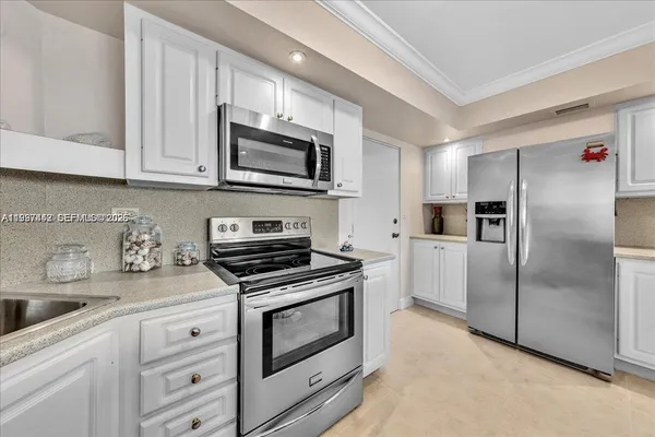 $624,900 | 3111 North Ocean Drive, Unit 904, Hollywood, FL 33019