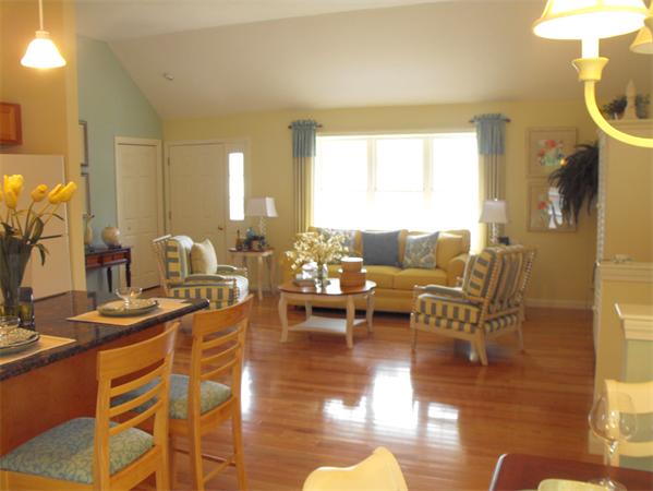 31 Brewster Road, Unit 6 Stoughton, MA 02072 - Photo 4 of 10 Gallery Image 4