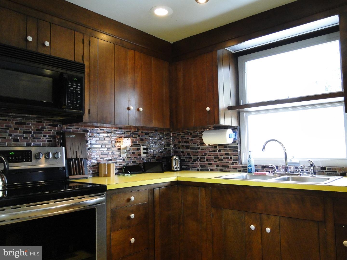1665 Shale Road Quakertown, PA 18951 - Photo 2 of 25 Gallery Image 2