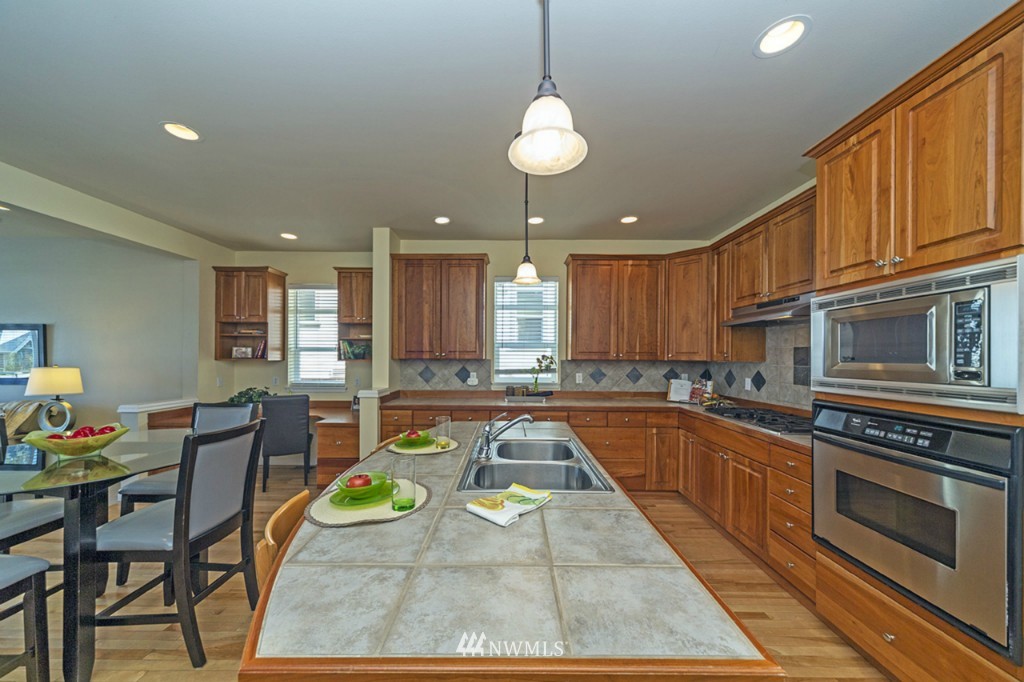 16402 Southeast 166th Terrace Renton, WA 98058 - Photo 8 of 23 Gallery Image 8