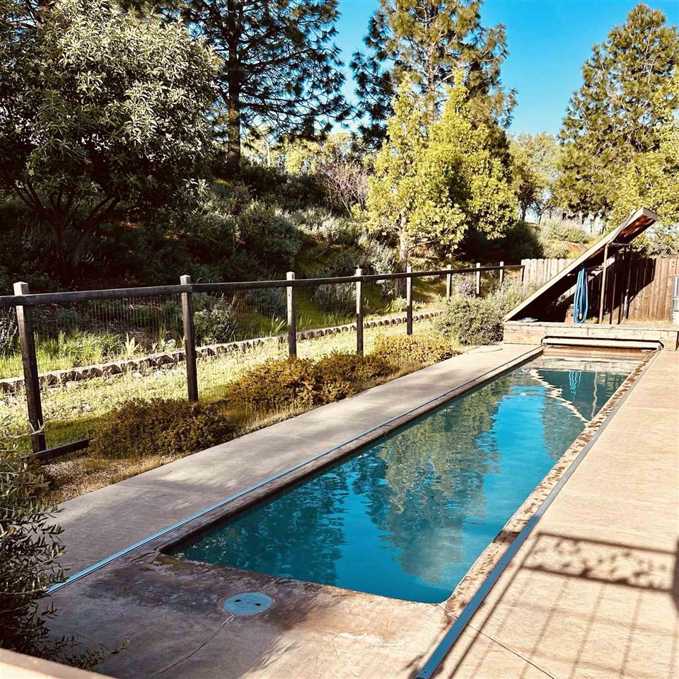 16554 Cocoran Gray Road Groveland, CA 95321 - Photo 18 of 38 View of swimming pool