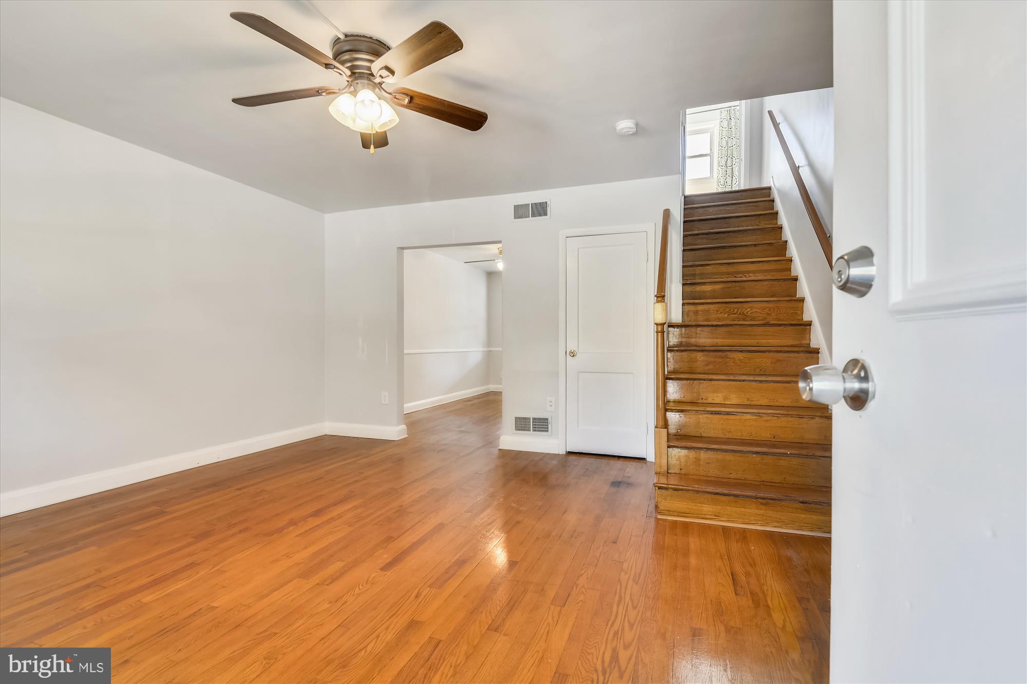 80 South Hawthorne Road Baltimore, MD 21220 - Photo 3 of 41 Living room
