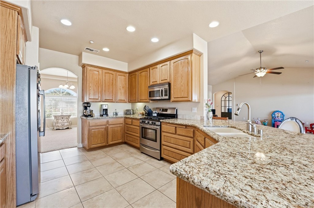 5773 Merito Road Hesperia, CA 92344 - Photo 9 of 33
