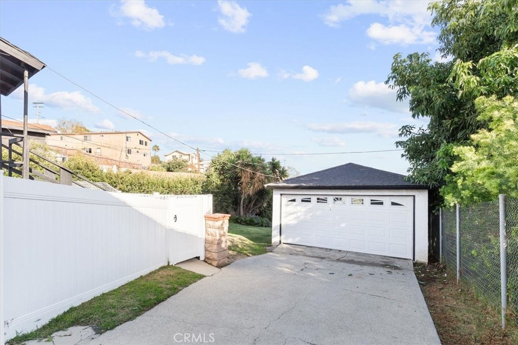 1192 Stringer Avenue Los Angeles, CA 90063 - Photo 15 of 18