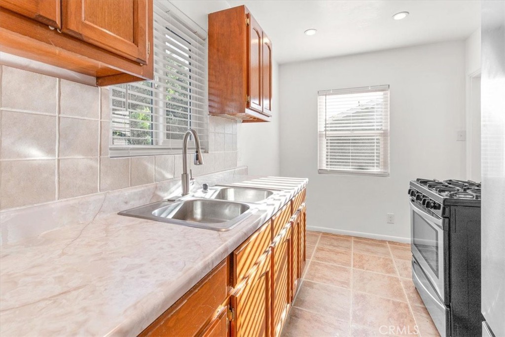 1192 Stringer Avenue Los Angeles, CA 90063 - Photo 8 of 18
