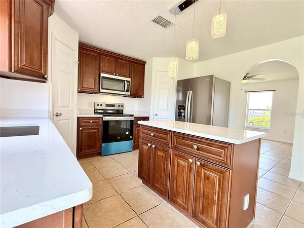 $2,345 | 6636 Pomeroy Circle, Orlando, FL 32810