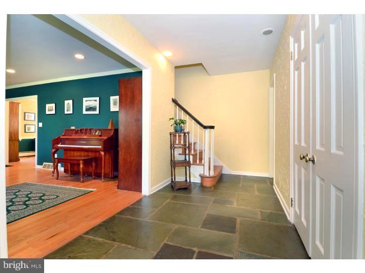 532 Pugh Road Wayne, PA 19087 - Photo 3 of 25 Foyer