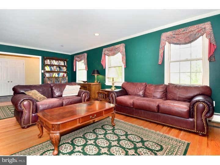 532 Pugh Road Wayne, PA 19087 - Photo 4 of 25 Living Room