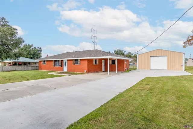 $230,000 | 414 Hospital Drive, Raceland, LA 70394