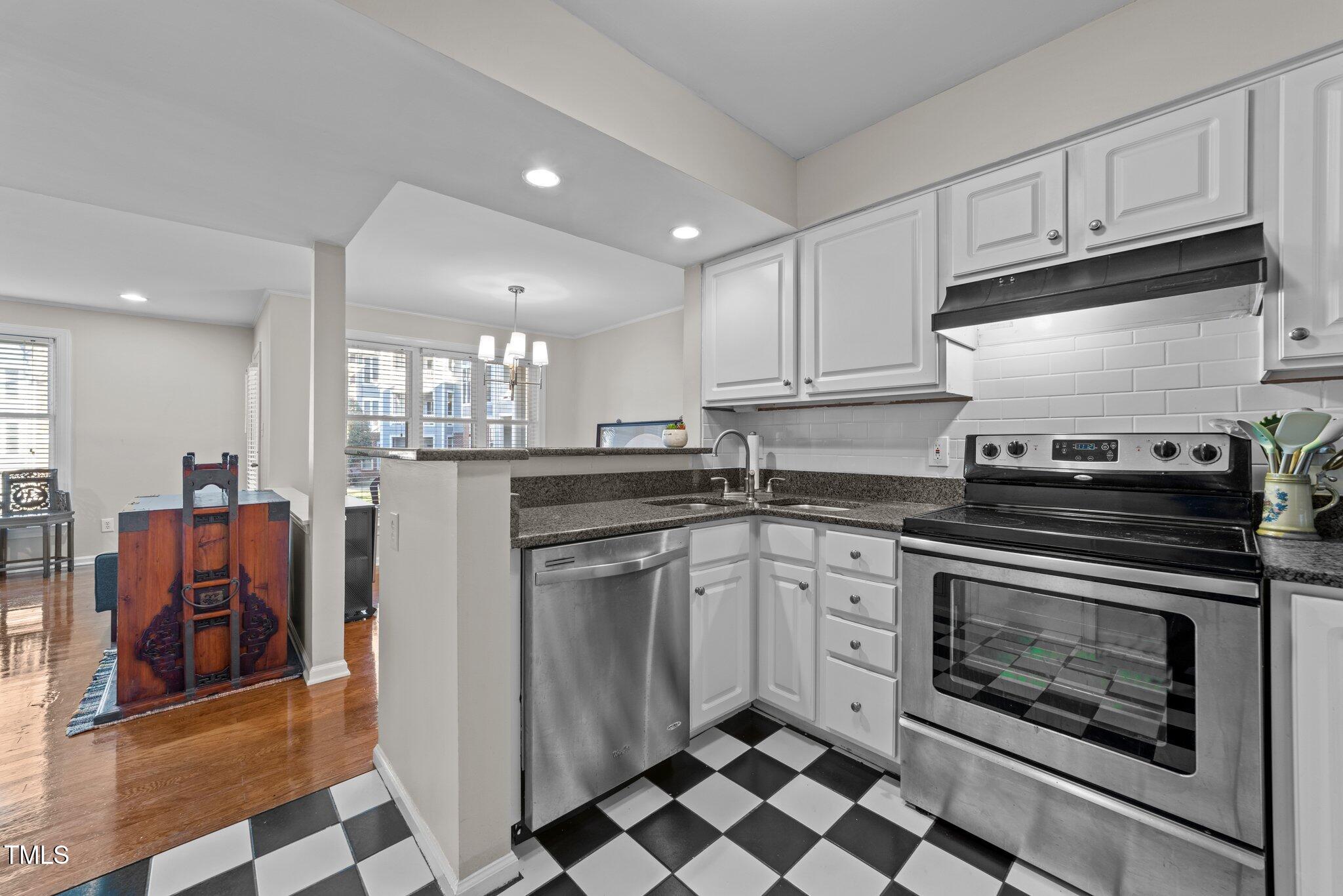 921 Washington Street, Unit 101 Raleigh, NC 27605 - Photo 6 of 30 5-web-or-mls-3D5A6602