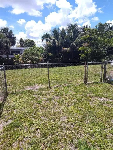 $2,000 | 2293 Northwest 59th Way, Lauderhill, FL 33313