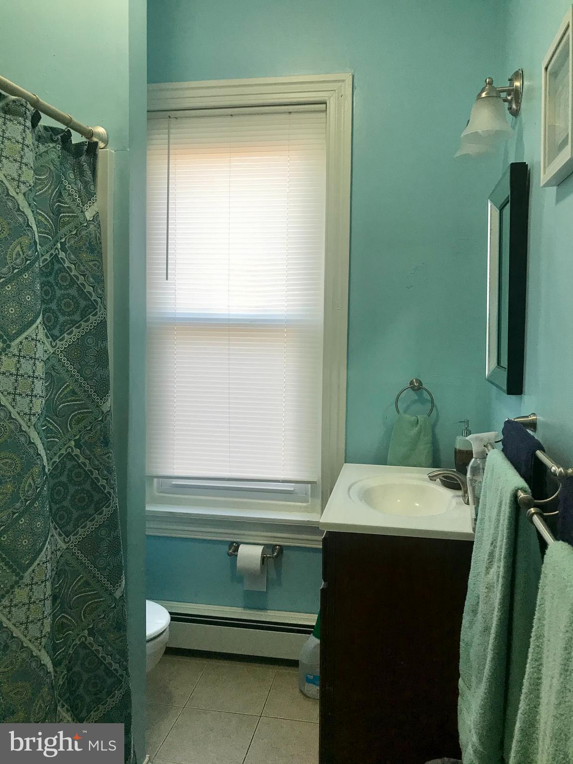 514 Chestnut Street Pottstown, PA 19464 - Photo 15 of 27 2nd Floor Bathroom