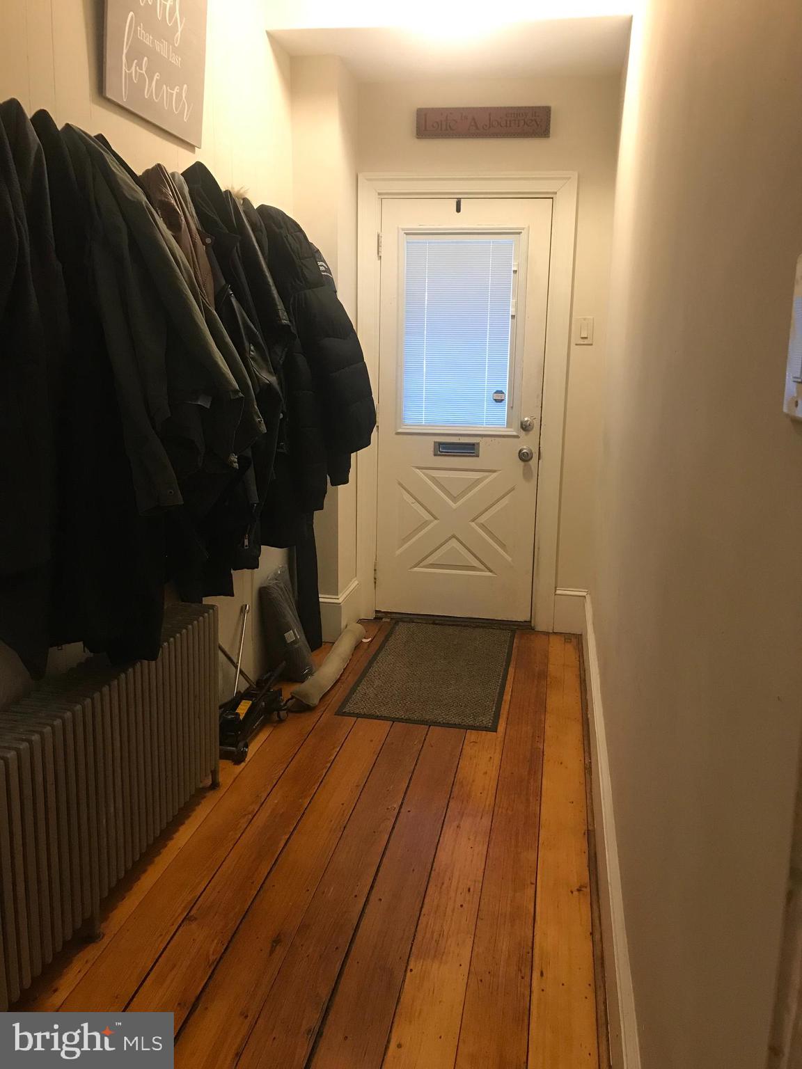 514 Chestnut Street Pottstown, PA 19464 - Photo 21 of 27 Front Vestibule