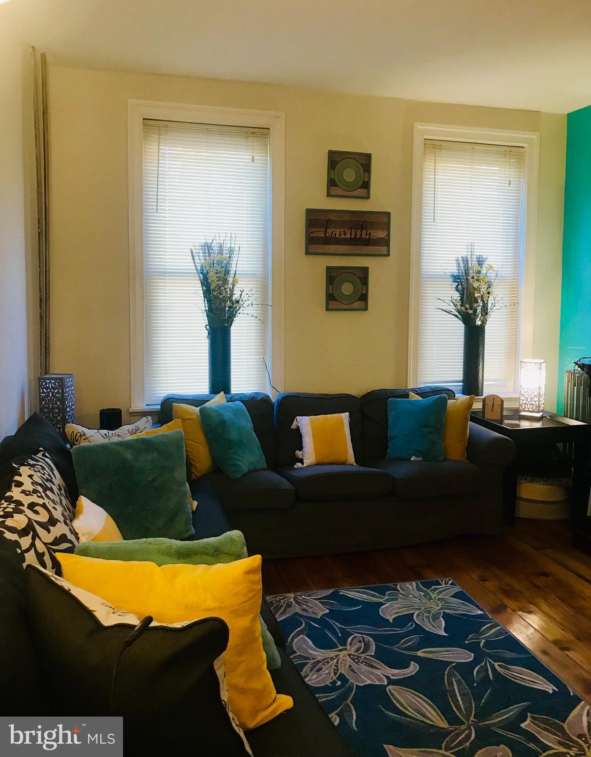 514 Chestnut Street Pottstown, PA 19464 - Photo 9 of 27 Living Room