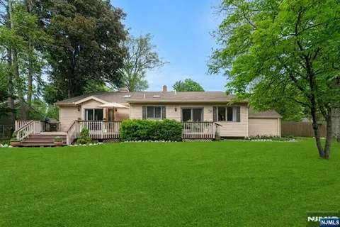 $899,000 | 28 Pitcairn Avenue, Ho-Ho-Kus, NJ 07423