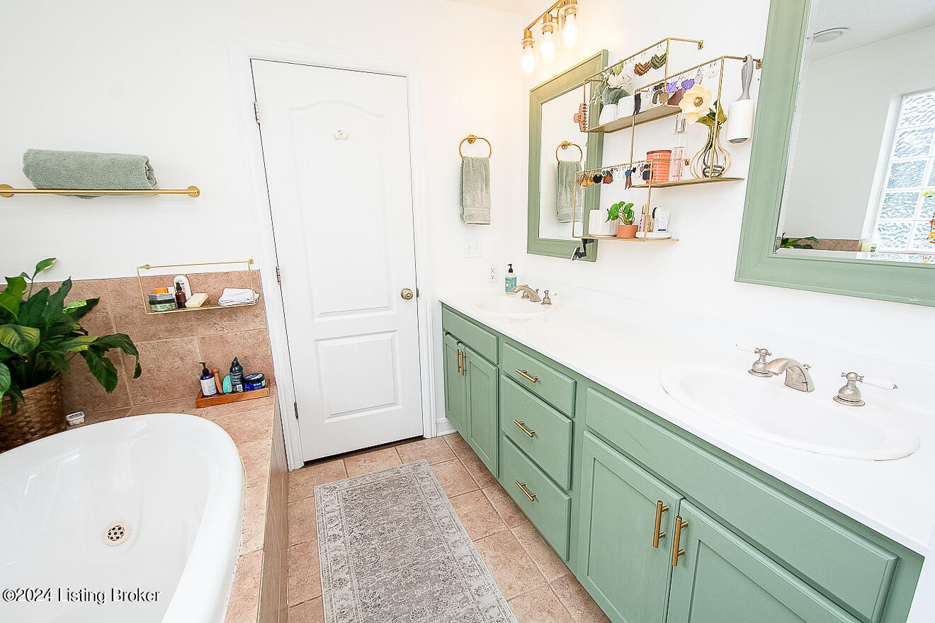 3636 Zoneton Road Shepherdsville, KY 40165 - Photo 19 of 41 En Suite