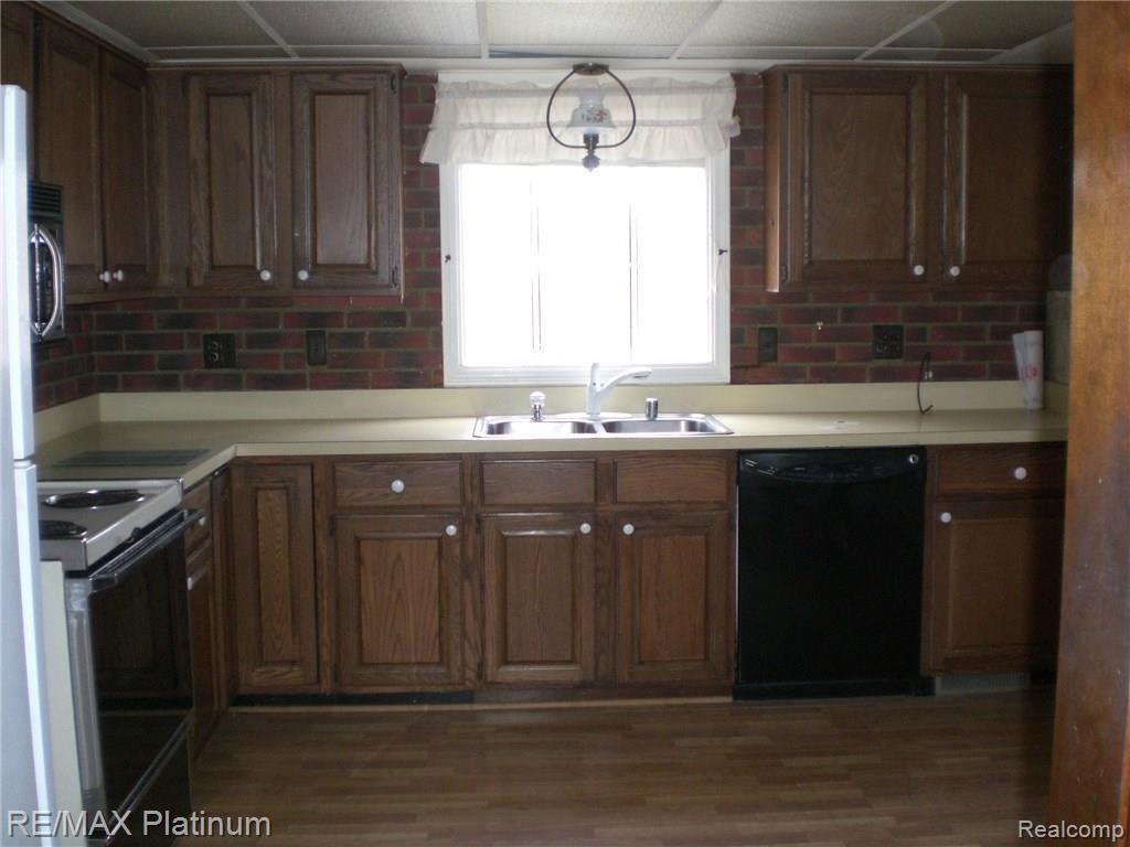 2647 Bowen Road Howell, MI 48843 - Photo 5 of 37