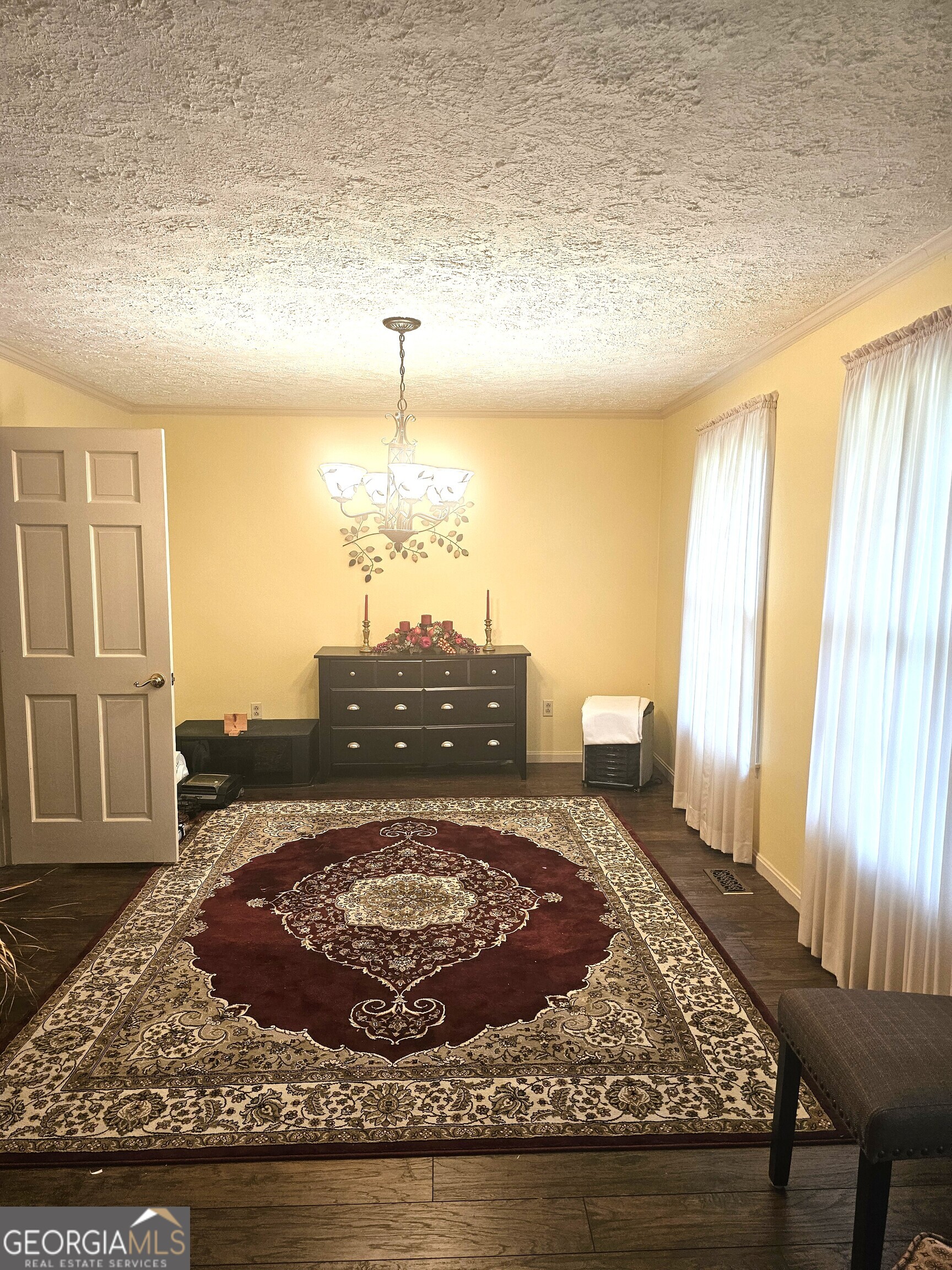 613 Old Macon Road Dublin, GA 31021 - Photo 3 of 17 a living room with a rug