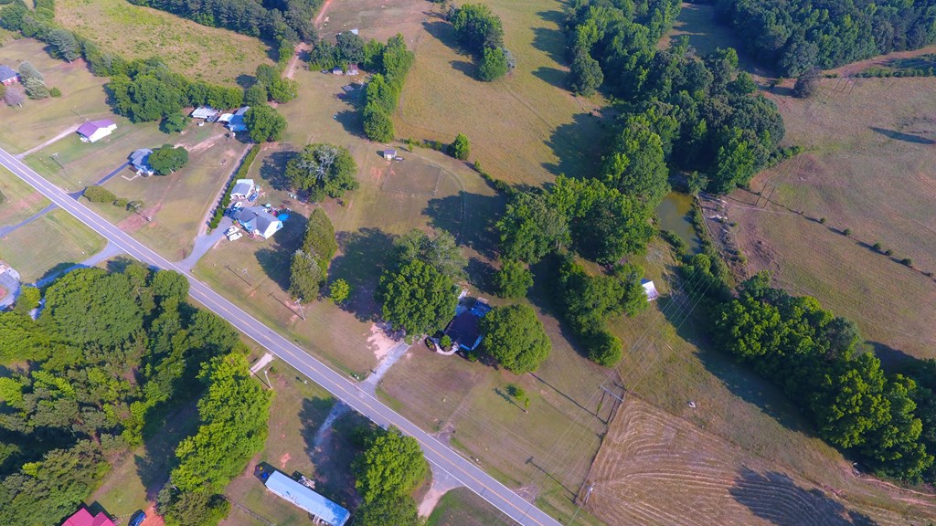 1015 Smith St Extension Donalds, SC 29638 - Photo 4 of 39