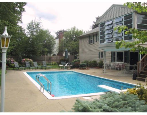 41 Cliff Road Waltham, MA 02452 - Photo 3 of 13 Gallery Image 3