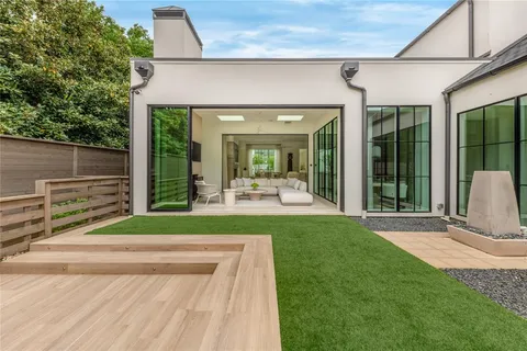 a view of outdoor space yard and porch
