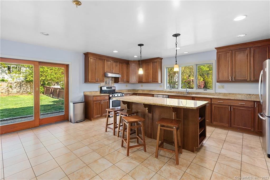 2 Walker Court Greenwich, CT 06831 - Photo 2 of 39