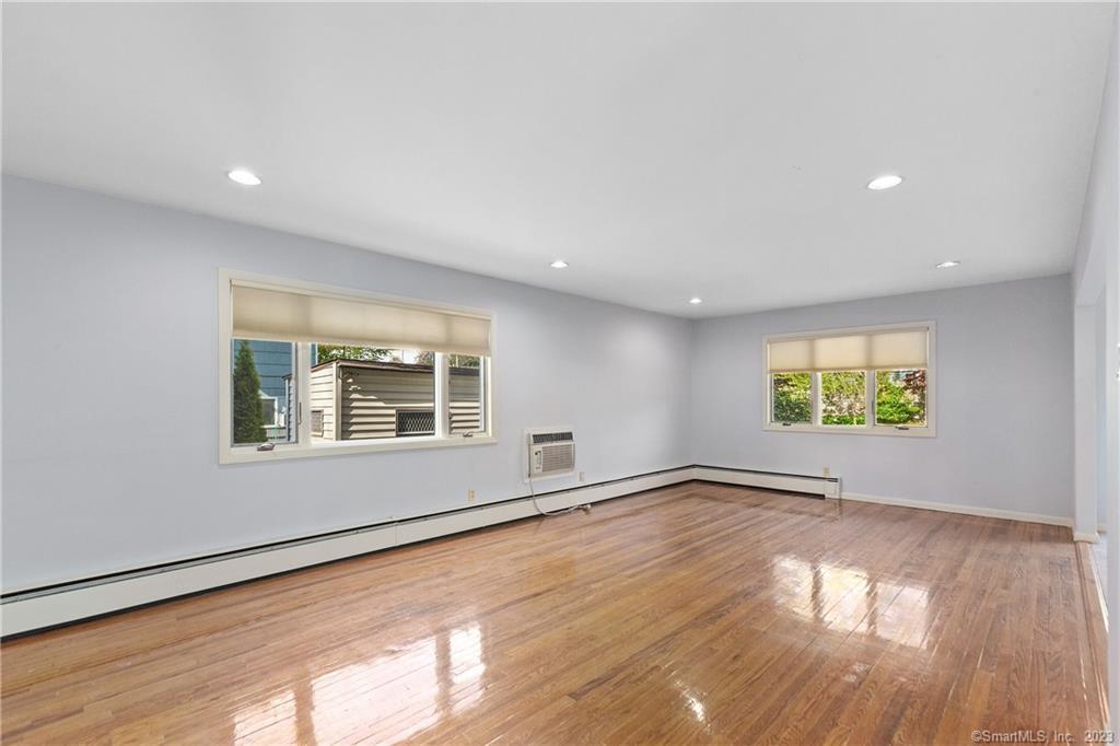 2 Walker Court Greenwich, CT 06831 - Photo 4 of 39