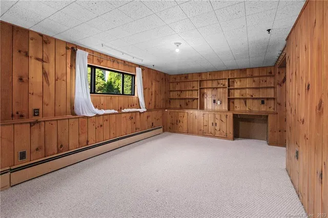 a view of a livingroom with furniture