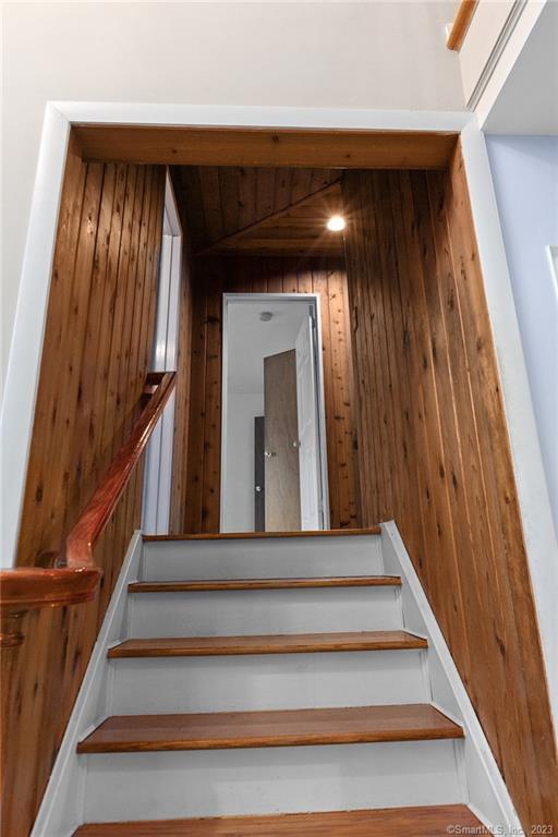 2 Walker Court Greenwich, CT 06831 - Photo 7 of 39