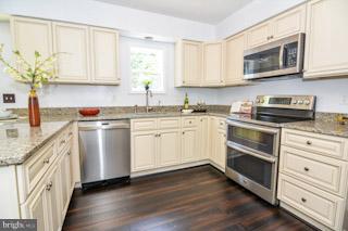 14401 Old York Road Phoenix, MD 21131 - Photo 3 of 28 Kitchen