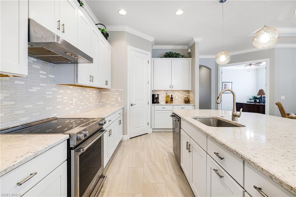 1409 Redona Way Naples, FL 34113 - Photo 9 of 50 Breakfast Bar