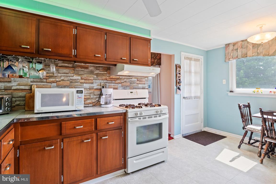 9735 Glenhope Road Philadelphia, PA 19115 - Photo 6 of 33 Gallery Image 6