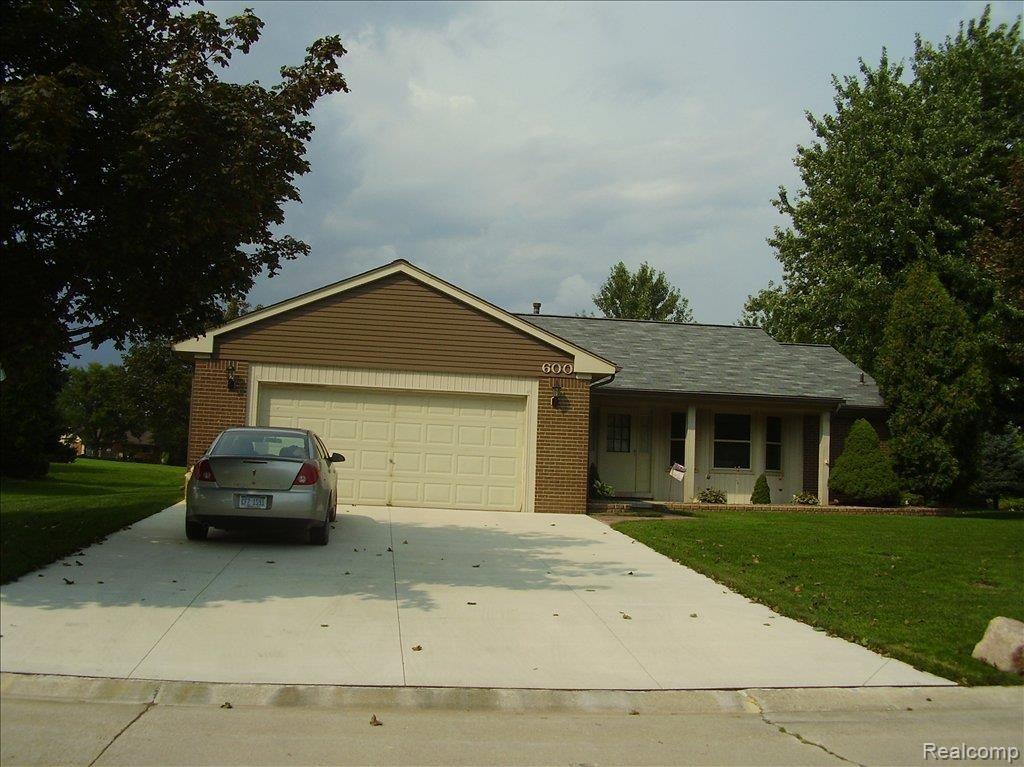 600 Kentucky Drive Rochester, MI 48307 - Photo 1 of 11 Kentucky front