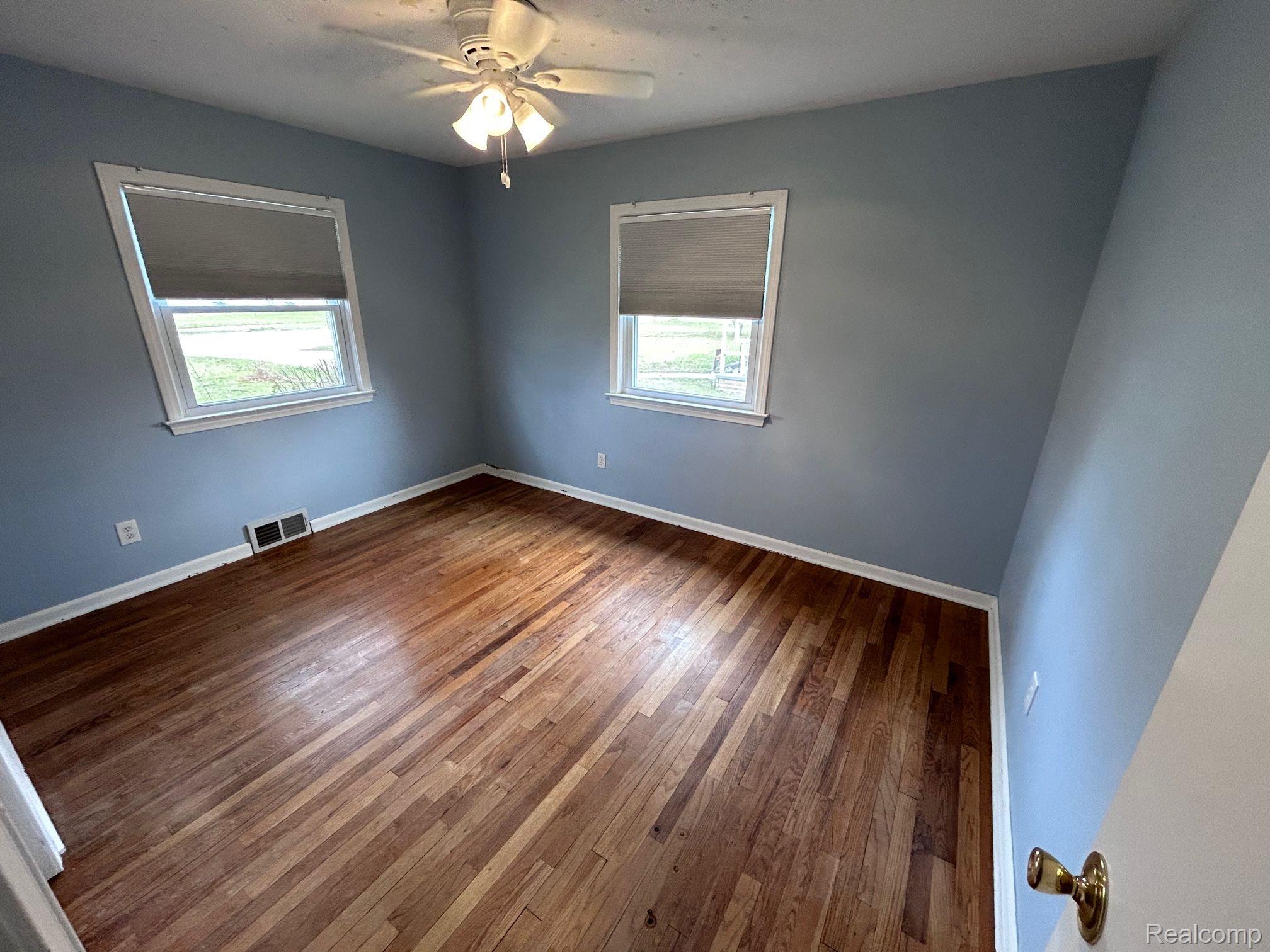 2377 Riverside Drive Port Huron, MI 48060 - Photo 4 of 13
