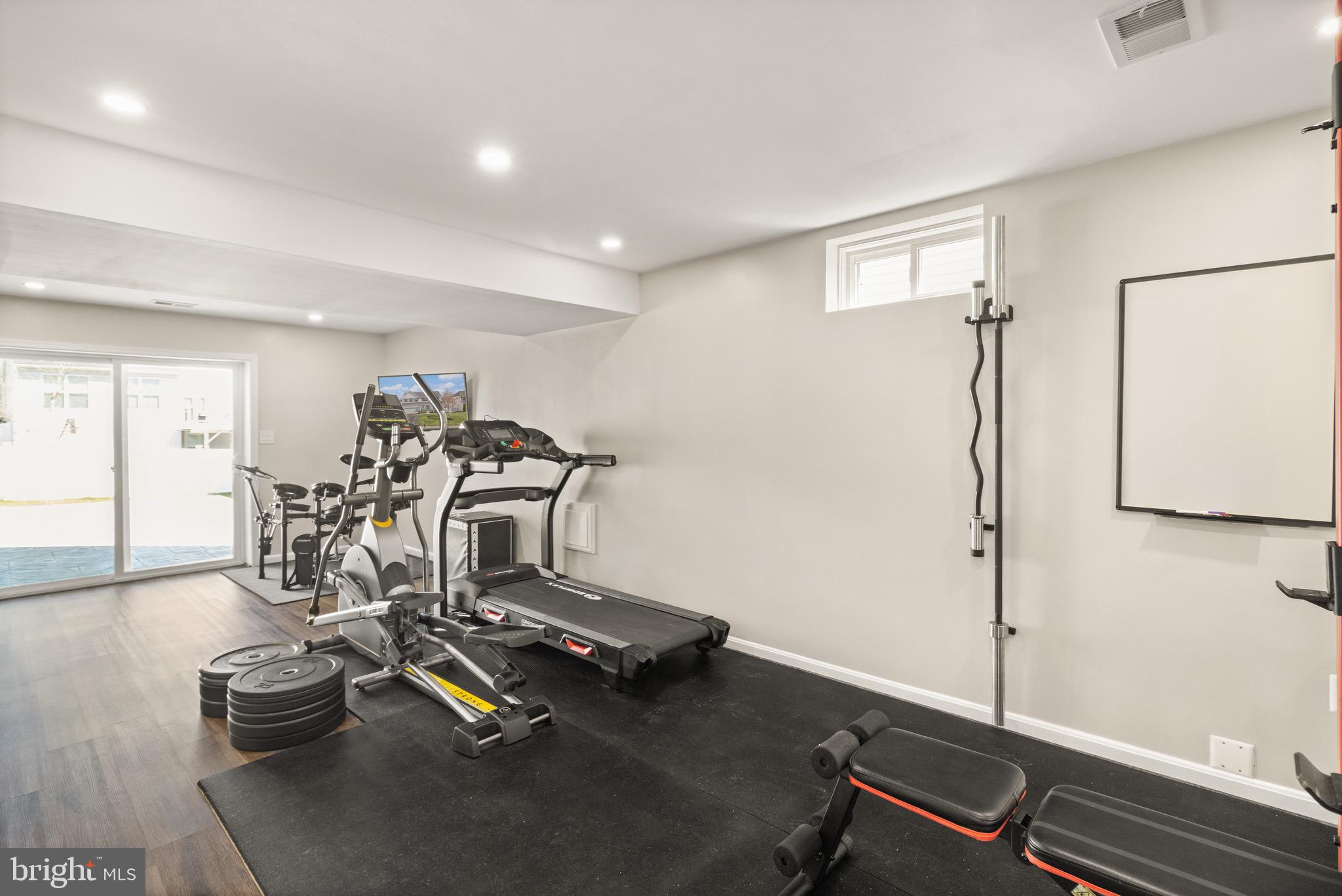 15911 Aerial View Road Woodbridge, VA 22193 - Photo 36 of 48 a room with gym equipment