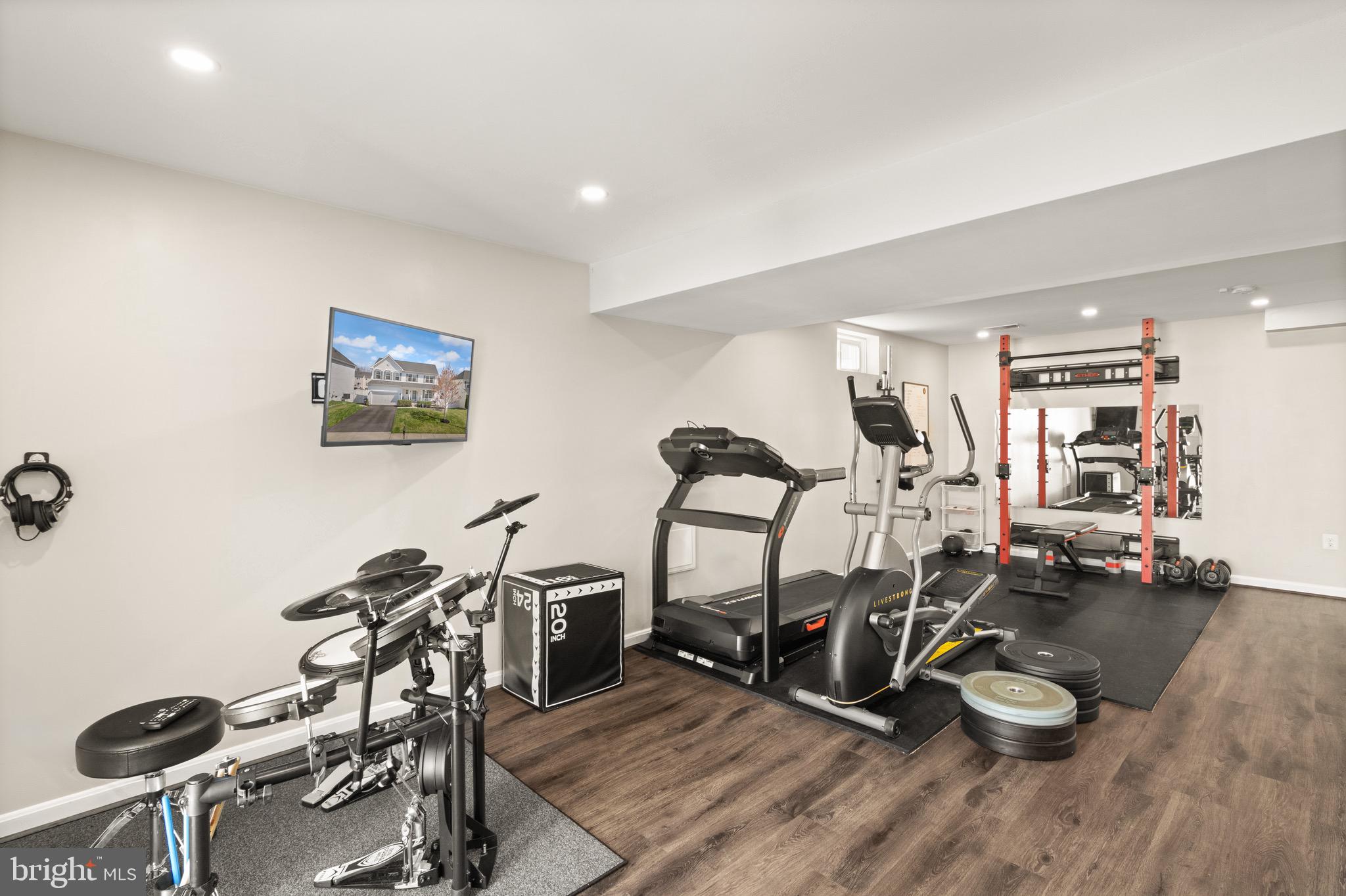 15911 Aerial View Road Woodbridge, VA 22193 - Photo 37 of 48 a view of a room with gym equipment