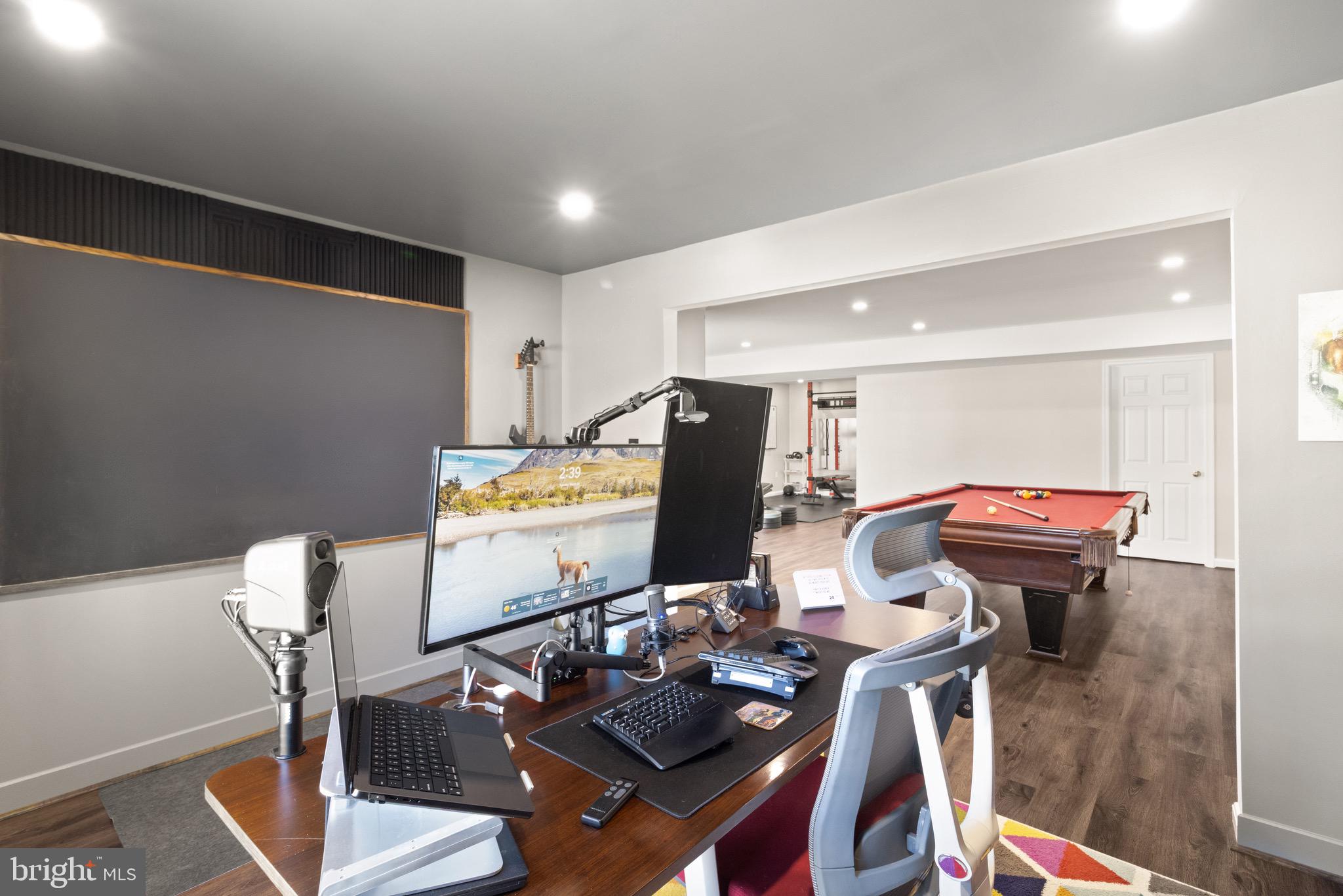 15911 Aerial View Road Woodbridge, VA 22193 - Photo 39 of 48 a view of a workspace with furniture