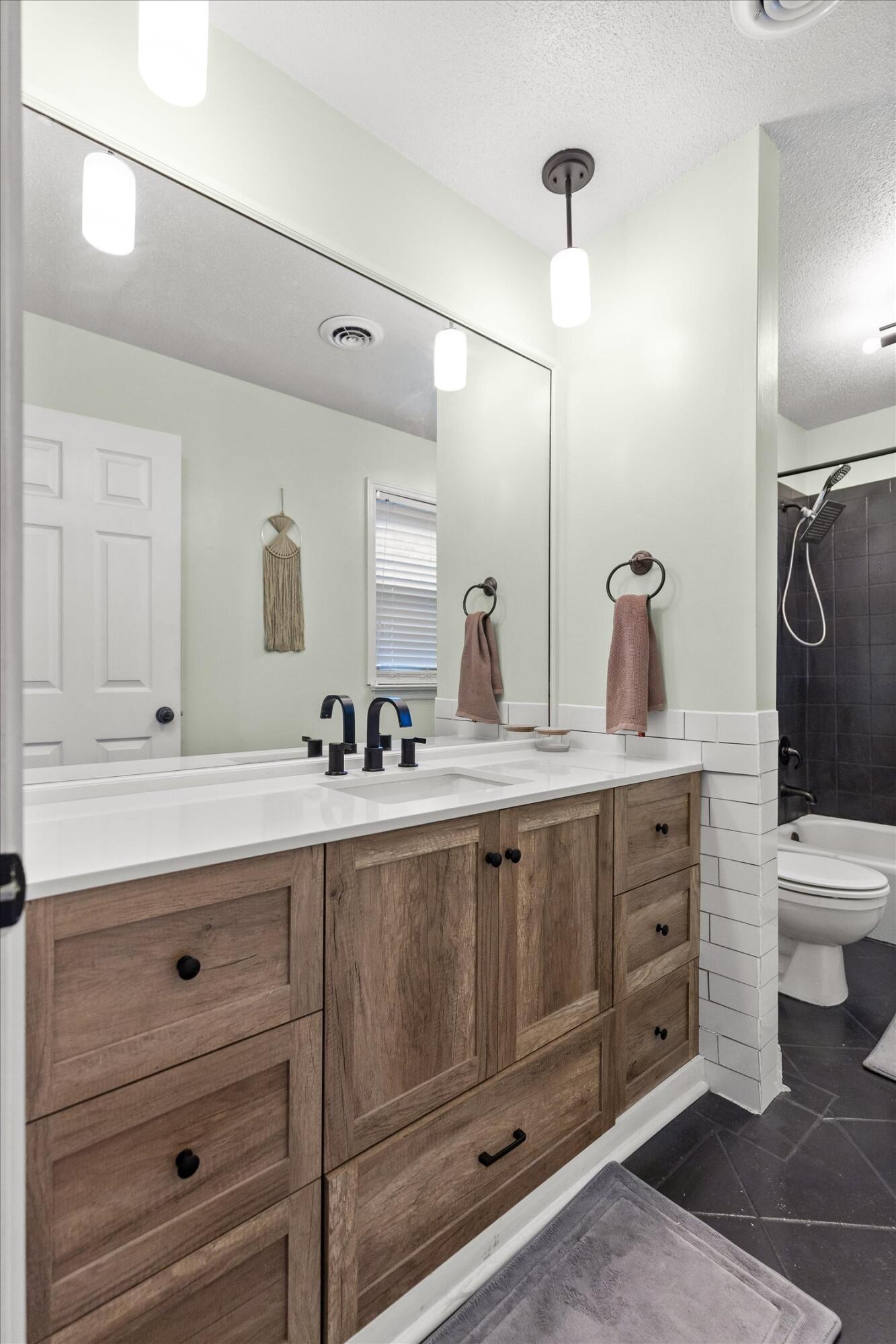 5622 Cold Springs Road Hixson, TN 37343 - Photo 34 of 47 Primary En Suite