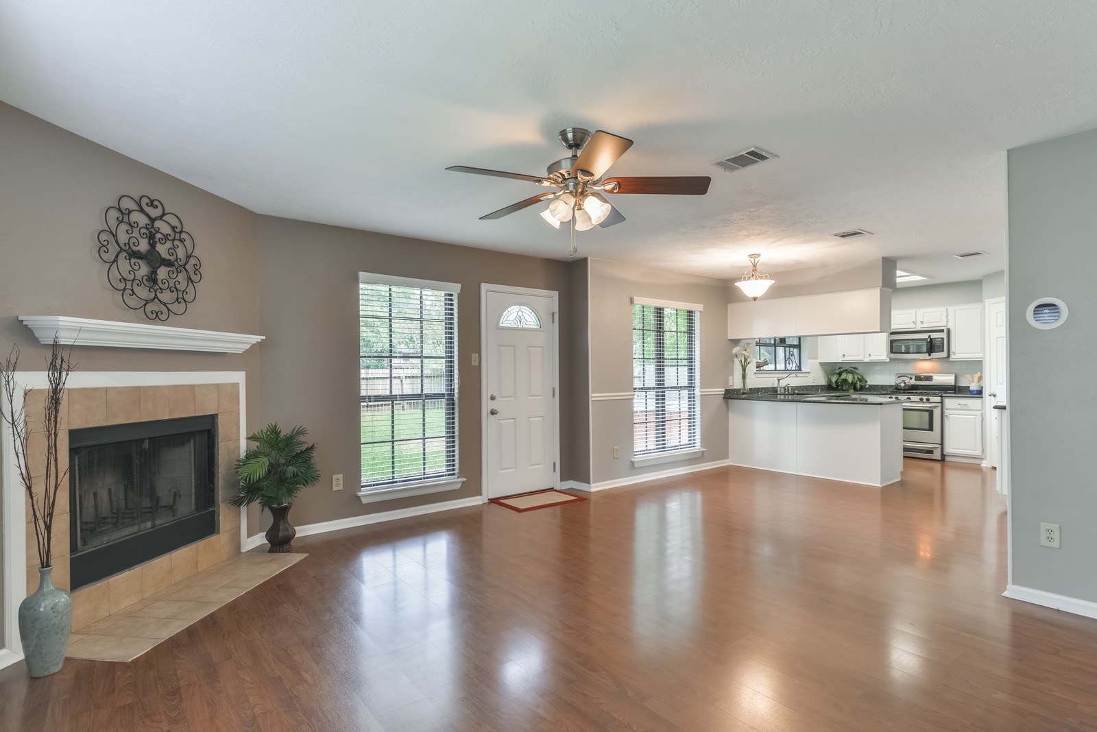 1222 Mabry Mill Road Houston, TX 77062 - Photo 11 of 32 Gallery Image 11