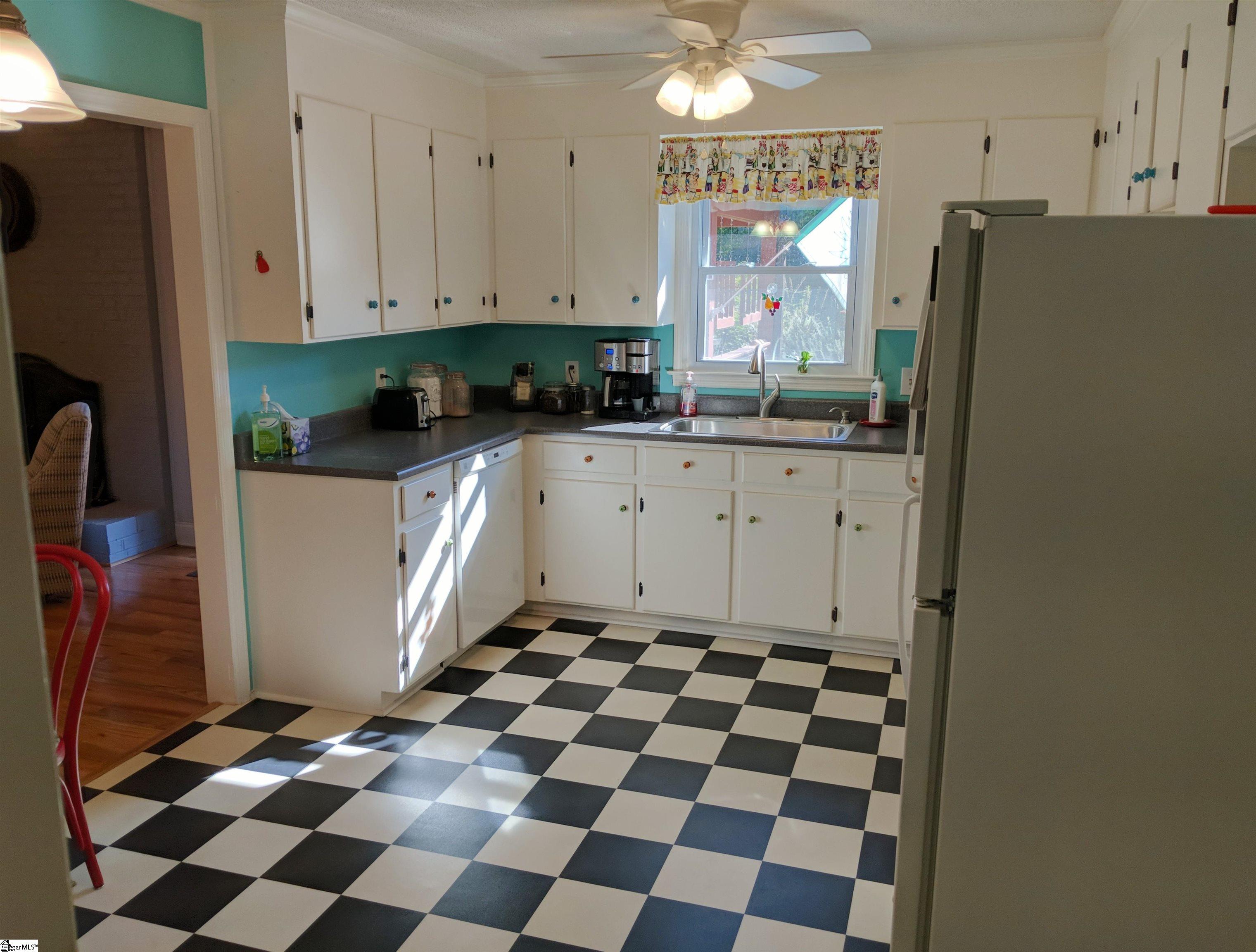 306 Great Glen Road Greenville, SC 29615 - Photo 2 of 23 Gallery Image 2